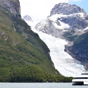 Catamarán Balmaceda y Serrano